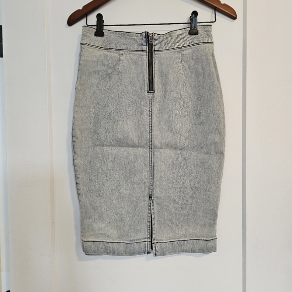 Wilfred Free (Aritzia) denim pencil skirt, size 2 - Picture 3 of 3